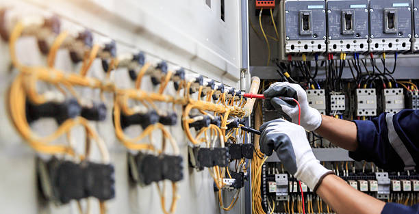 Professional Electrician technician working in Oasis, CA